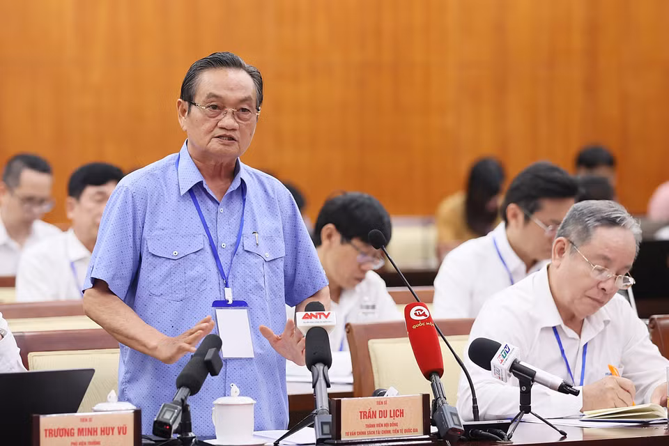 Ông Trần Du Lịch, thành viên Hội đồng Tư vấn Chính sách Tài chính-Tiền tệ Quốc gia tham luận tại hội nghị. (Ảnh: Dương Giang/TTXVN)