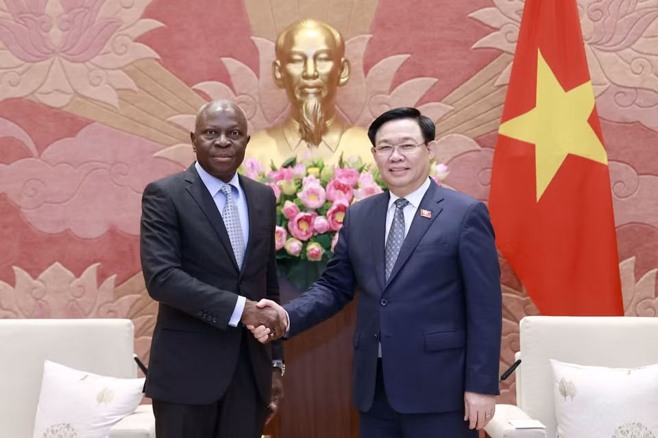 Chiều 30/6, Chủ tịch Quốc hội Vương Đình Huệ tiếp ông Gilbert F. Houngbo, Tổng Giám đốc Tổ chức Lao động Quốc tế (ILO). (Ảnh: Doãn Tấn/TTXVN)