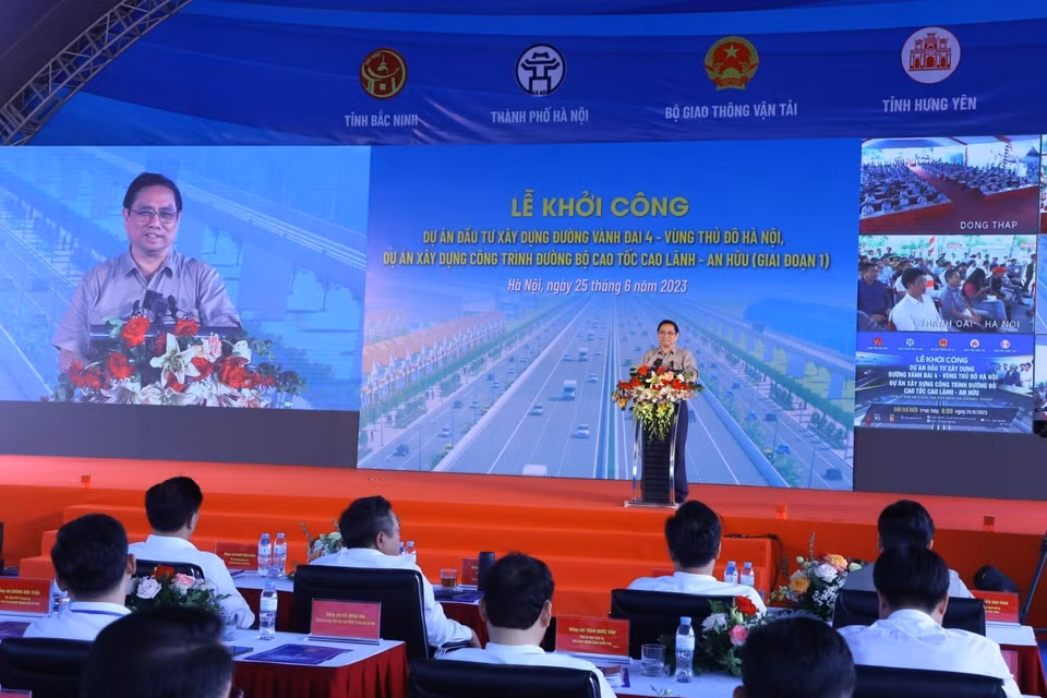 Thủ tướng Phạm Minh Chính phát biểu chỉ đạo và phát động khởi công dự án. (Ảnh: Văn Điệp/TTXVN)