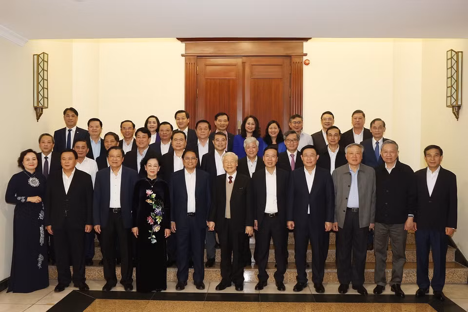 Tổng Bí thư Nguyễn Phú Trọng và các đồng chí lãnh đạo Đảng, Nhà nước cùng đại biểu chụp ảnh chung. (Ảnh: Trí Dũng/TTXVN)