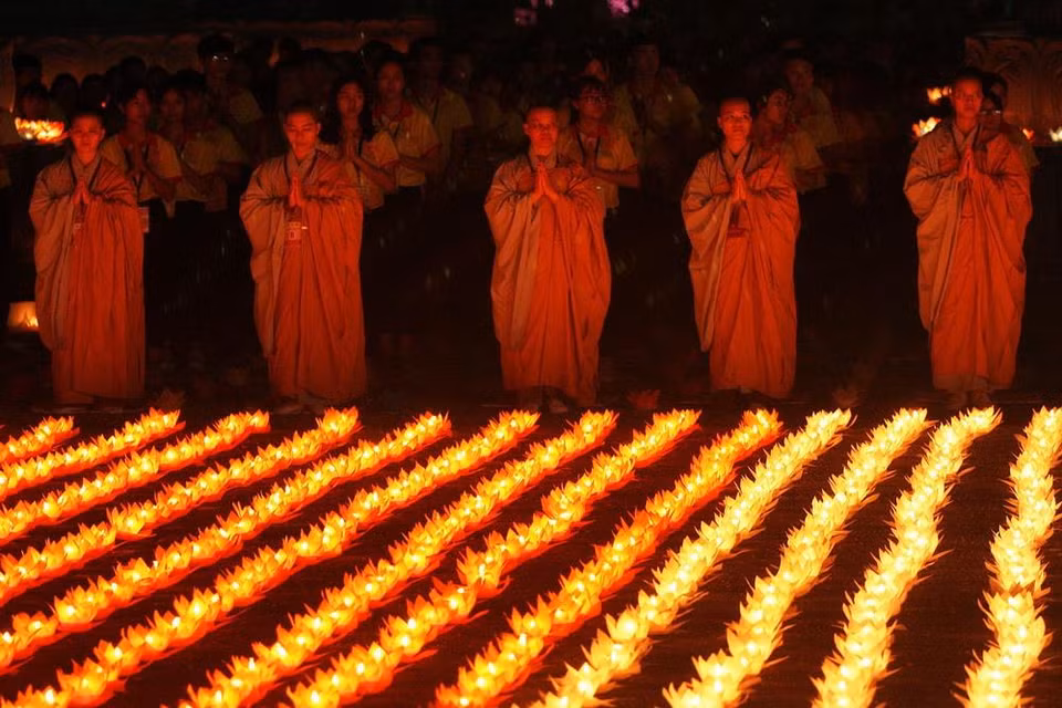 Đại lễ Hoa đăng mừng quốc thái dân an, mừng Đại lễ Phật đản Liên hợp quốc - Vesak 2019 thành công tốt đẹp. (Ảnh: Thành Đạt/TTXVN)