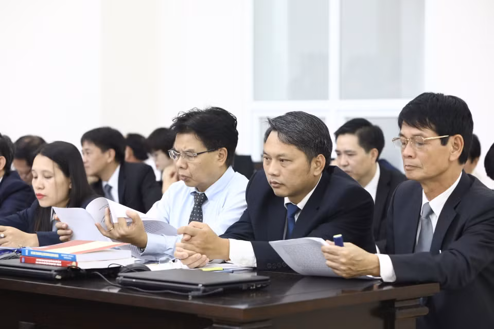 Đội ngũ luật sư bào chữa cho các bị cáo tại phiên tòa. (Ảnh: Văn Điệp/TTXVN)