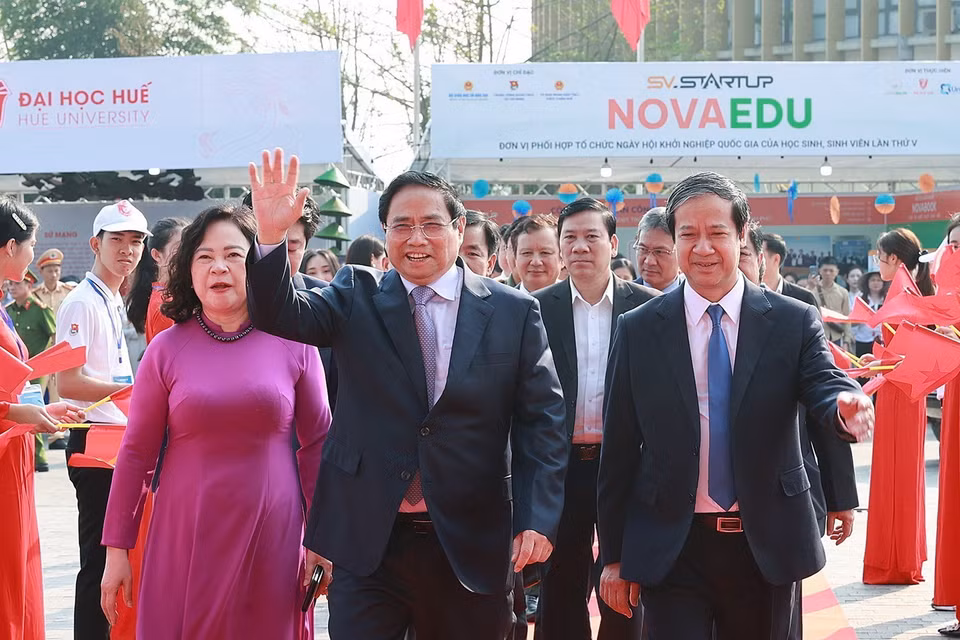 Thủ tướng Phạm Minh Chính và các đại biểu đến dự Lễ khai mạc Ngày hội Khởi nghiệp quốc gia của học sinh, sinh viên lần thứ V. (Ảnh: Dương Giang/TTXVN)