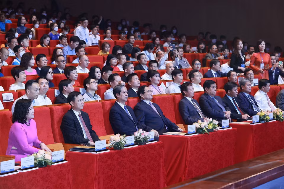 Thủ tướng Phạm Minh Chính và các đại biểu dự Lễ khai mạc Ngày hội Khởi nghiệp quốc gia của học sinh, sinh viên lần thứ V. (Ảnh: Dương Giang/TTXVN) 