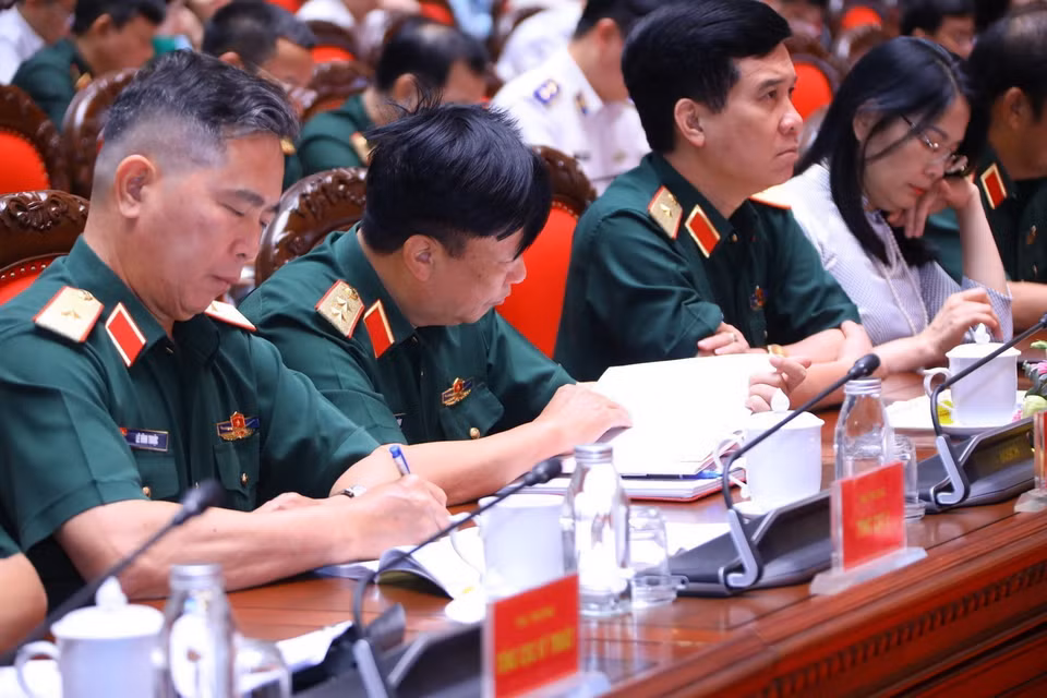 Các đại biểu dự buổi lễ giới thiệu cuốn sách của Tổng Bí thư Nguyễn Phú Trọng về quân sự, quốc phòng. (Ảnh: Văn Điệp/TTXVN)