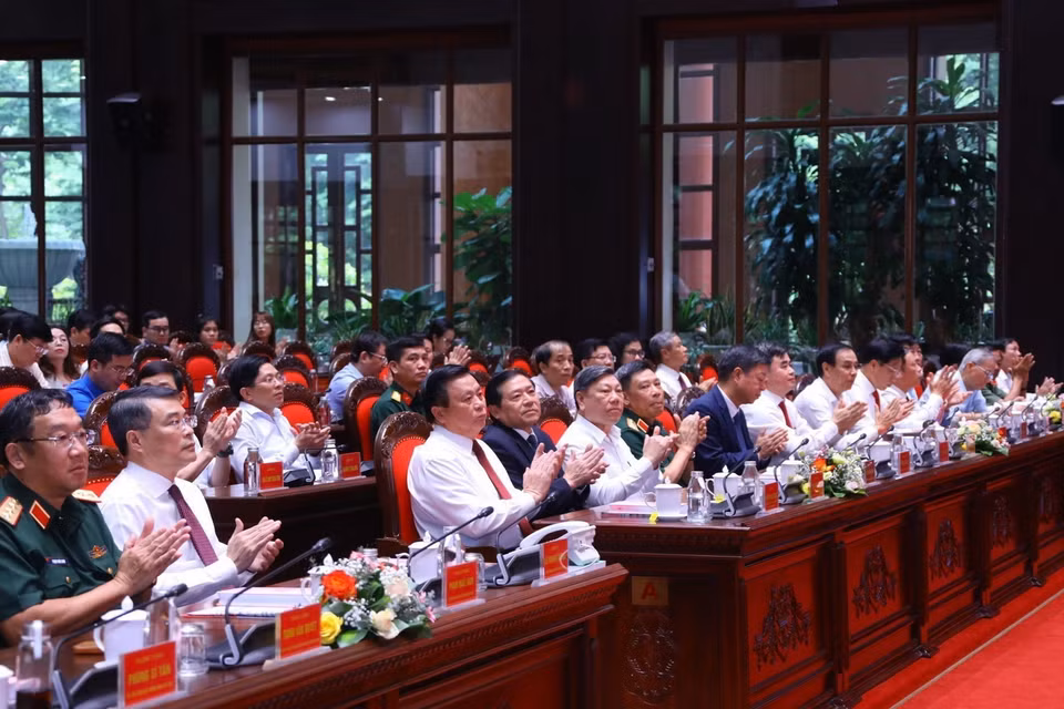 Các đại biểu dự buổi lễ giới thiệu cuốn sách của Tổng Bí thư Nguyễn Phú Trọng về quân sự, quốc phòng. (Ảnh: Văn Điệp/TTXVN)