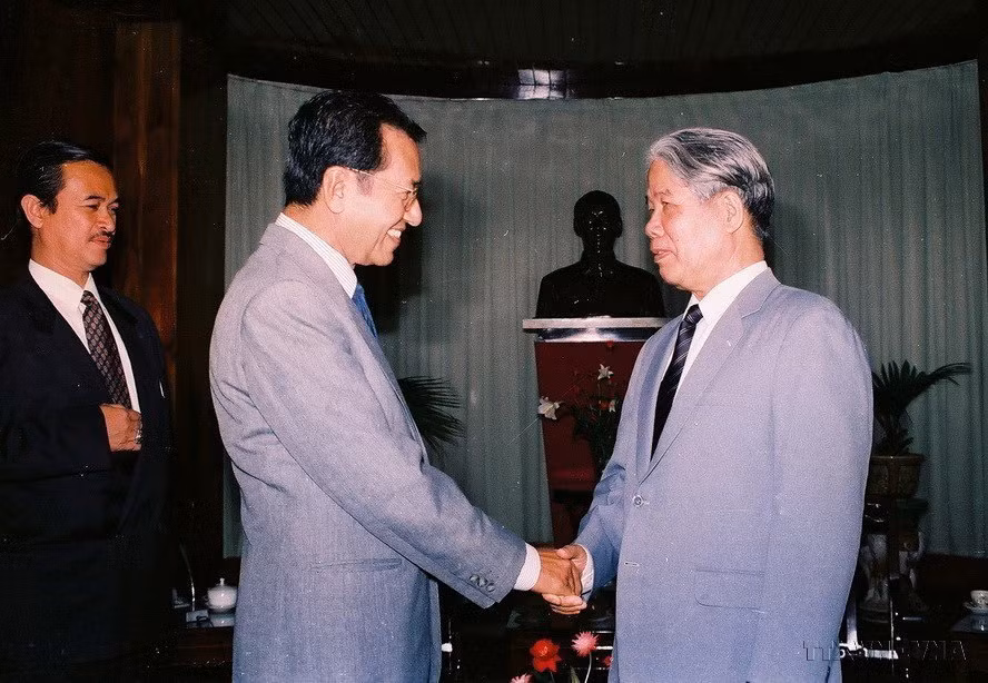 Tổng Bí thư Đỗ Mười tiếp Thủ tướng Malaysia Mahathir Mohamad thăm chính thức Việt Nam, ngày 21/4/1992. (Ảnh: Kim Hùng/TTXVN)