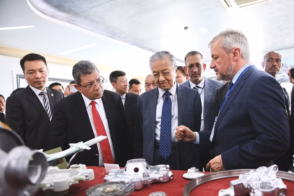 Thủ tướng Malaysia Mahathir Mohamad thăm Nhà máy Yamaha Motor Việt Nam trong Khu Công nghiệp Nội Bài, ngày 28/8/2019. (Ảnh: Dương Giang/TTXVN)