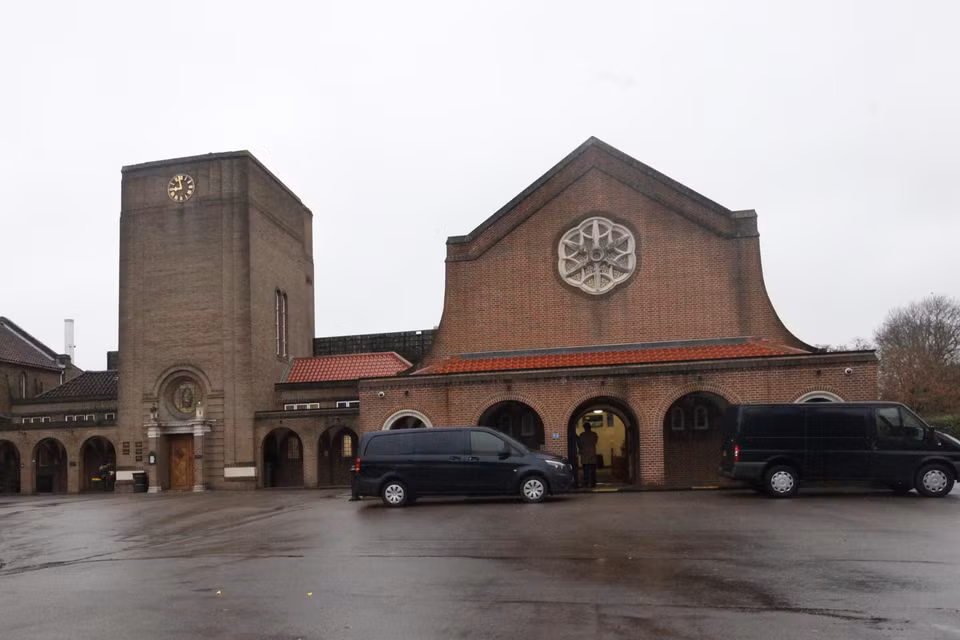Đài hóa thân hoàn vũ South West Middlesex, ngoại ô London, nơi hỏa thiêu 7 thi thể nạn nhân. (Ảnh: Nhóm PV TTXVN tại Anh)