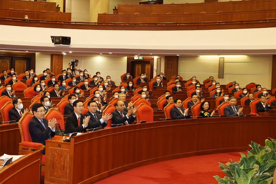 Các lãnh đạo Đảng, Nhà nước và các đại biểu dự bế mạc Hội nghị. (Ảnh: Trí Dũng/TTXVN)
