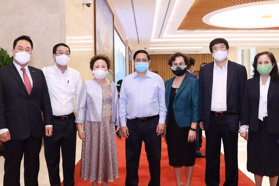Thủ tướng Phạm Minh Chính với các đại biểu. (Ảnh: Dương Giang/TTXVN)