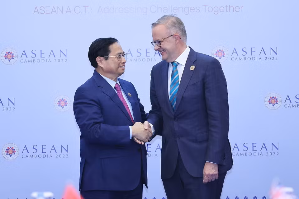 Thủ tướng Phạm Minh Chính gặp Thủ tướng Australia Anthony Albanese. (Ảnh: Dương Giang/TTXVN)