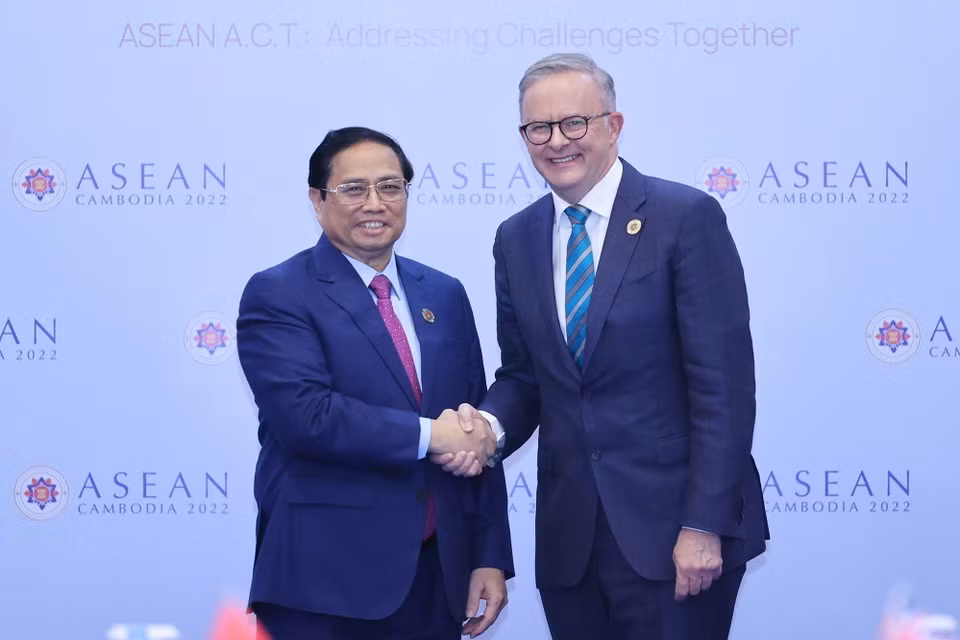 Thủ tướng Phạm Minh Chính gặp Thủ tướng Australia Anthony Albanese. (Ảnh: Dương Giang/TTXVN)
