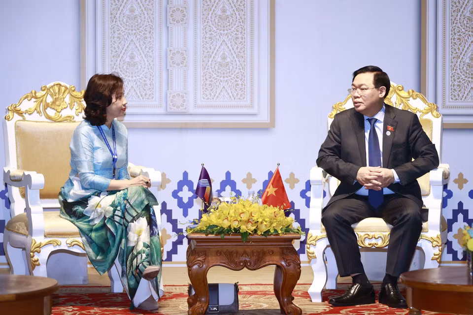 Chủ tịch Quốc hội Vương Đình Huệ tiếp Tổng Thư ký AIPA Nguyễn Tường Vân. (Ảnh: Doãn Tấn/TTXVN)