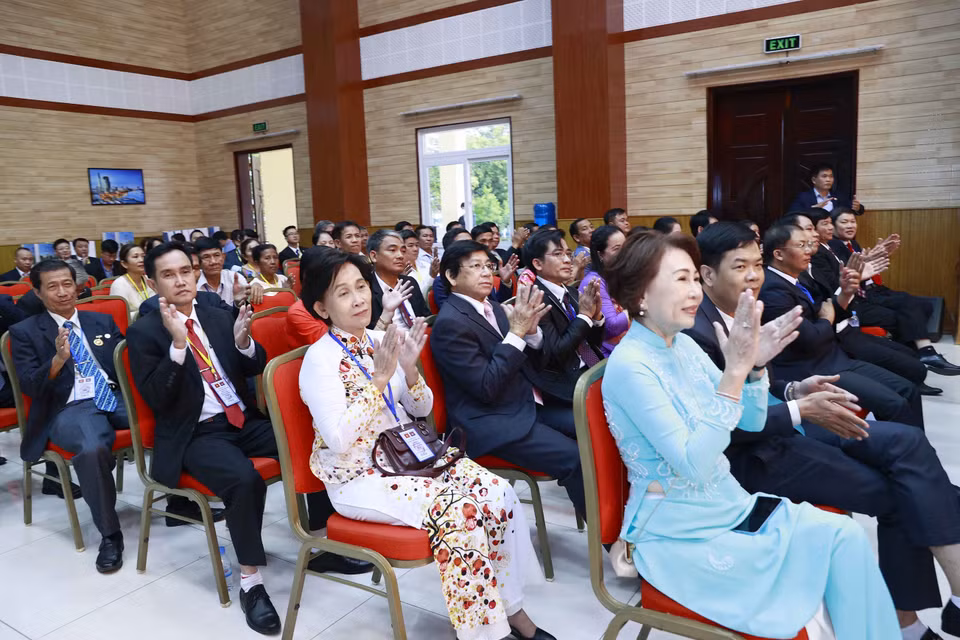 Cộng đồng người Việt tại Campuchia dự buổi gặp mặt. (Ảnh: Doãn Tấn/TTXVN)