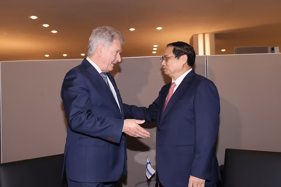 Thủ tướng Phạm Minh Chính gặp Tổng thống Phần Lan Sauli Niinisto. (Ảnh: Dương Giang/TTXVN)