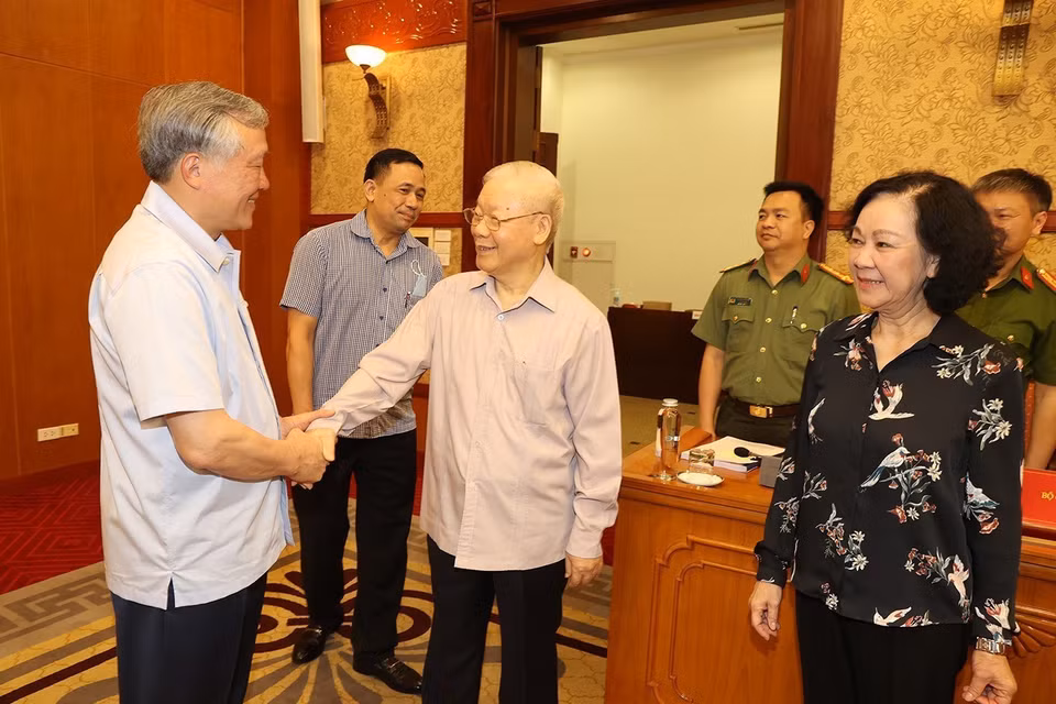 Tổng Bí thư Nguyễn Phú Trọng với các thành viên Ban Chỉ đạo Trung ương về phòng, chống tham nhũng, tiêu cực. (Ảnh: Trí Dũng/TTXVN)