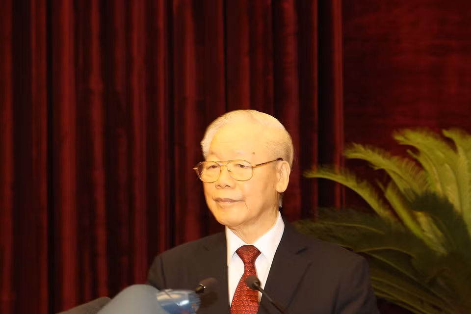Tổng Bí thư Nguyễn Phú Trọng phát biểu bế mạc Hội nghị Trung ương giữa nhiệm kỳ khóa XIII. (Ảnh: Trí Dũng/TTXVN)