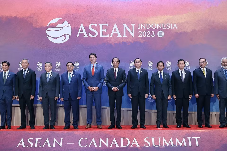 Thủ tướng Phạm Minh Chính và các Trưởng đoàn tham dự Hội nghị Cấp cao Đặc biệt ASEAN-Canada chụp ảnh chung. (Ảnh: Dương Giang/TTXVN)