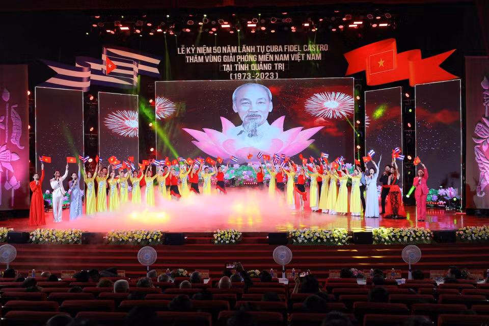 Ca khúc "Như có Bác Hồ trong ngày vui đại thắng khép lại lễ kỷ niệm". (Ảnh: Thanh Tùng/TTXVN)