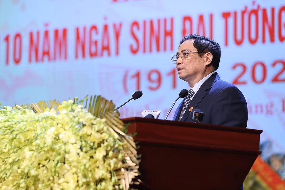 Thủ tướng Phạm Minh Chính đọc diễn văn tại lễ kỷ niệm. (Ảnh: Dương Giang/TTXVN)