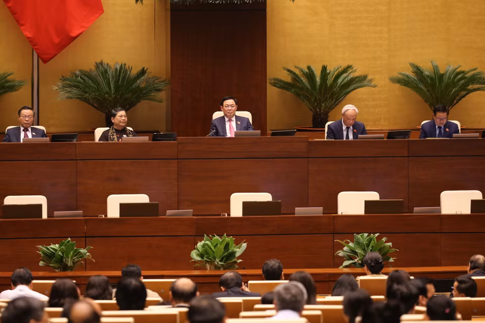 Chủ tịch Quốc hội Vương Đình Huệ và các Phó Chủ tịch điều hành phiên họp chiều 31/3. (Ảnh: Dương Giang/TTXVN)