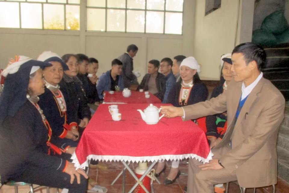 Người dân tộc Dao huyện Cẩm Thủy tụ họp đón Tết năm cùng. (Ảnh: Nguyễn Nam/TTXVN)