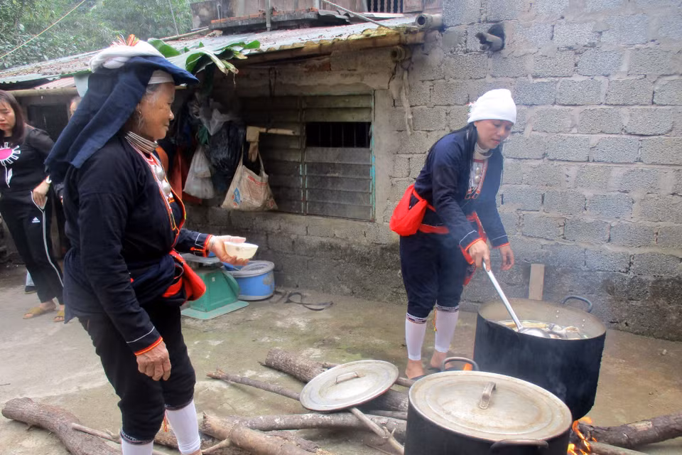 Người dân tộc Dao huyện Cẩm Thủy tụ họp đón Tết năm cùng. (Ảnh: Nguyễn Nam/TTXVN)