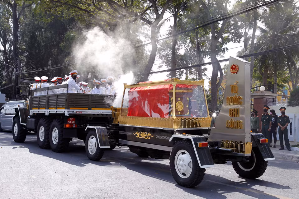 Nghi lễ di quan tiễn biệt đồng chí Trương Vĩnh Trọng về nơi an nghỉ cuối cùng. (Ảnh: Thanh Vũ/TTXVN)