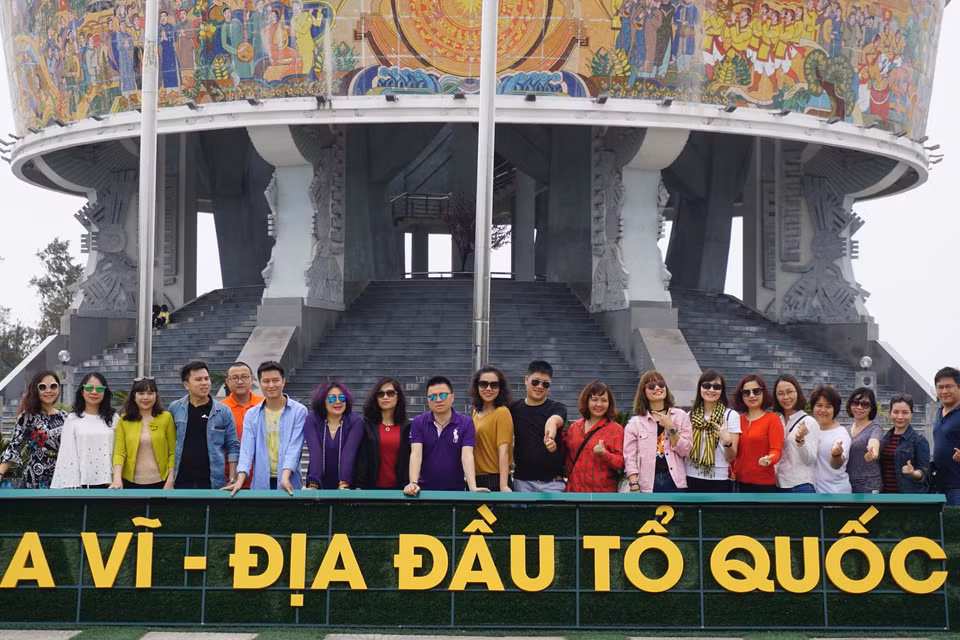 Tại mỗi nơi dừng chân, người Báo Điện tử VietnamPlus lại thấy tự hào hơn về mảnh đất của quê hương, giúp chúng tôi vững tin trên con đường mình đã chọn (Ảnh chụp tại Sa Vĩ-Móng Cái, địa đầu Tổ Quốc/Vietnam+)