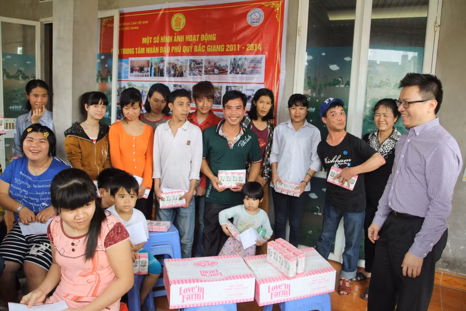 Chuyến ''Về Nguồn" và trao tặng quà tại Tuyên Quang năm 2015.(Ảnh:Vietnam+)