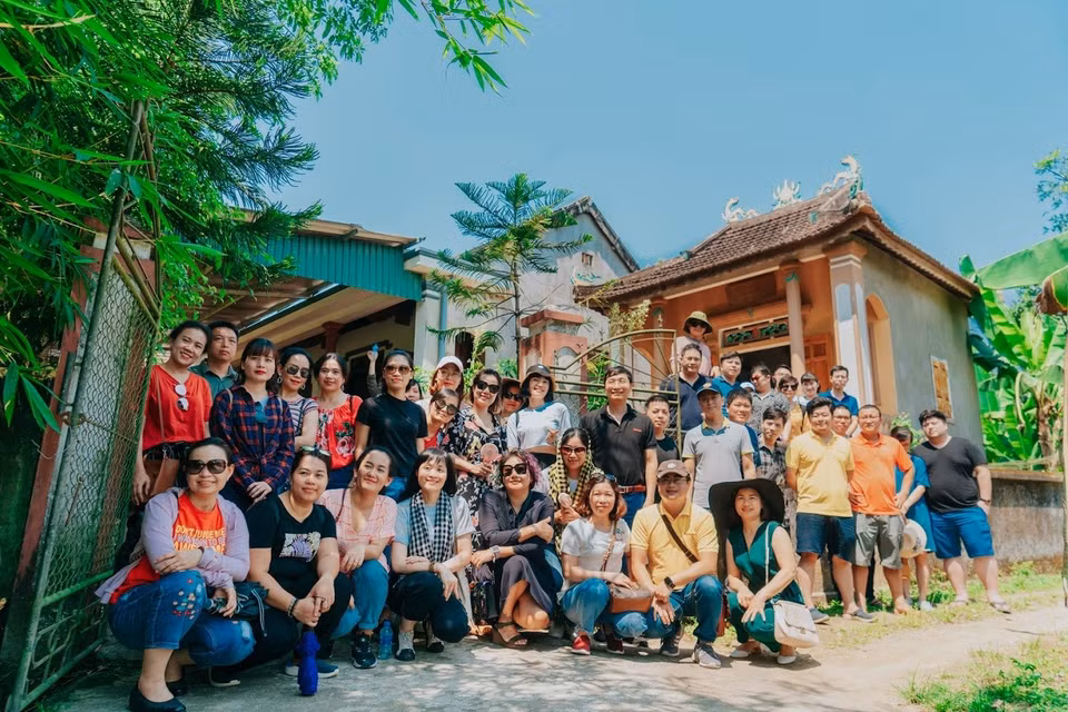 Thăm Nhà Tưởng niệm Nhà báo-Liệt sĩ Trần Kim Xuyến, liệt sĩ đầu tiên của báo chí cách mạng Việt Nam và Thông tấn xã Việt Nam. (Ảnh:Vietnam+)