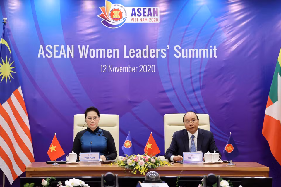 Thủ tướng Nguyễn Xuân Phúc và Chủ tịch Quốc hội Nguyễn Thị Kim Ngân dự Hội nghị thượng đỉnh lãnh đạo nữ ASEAN. (Ảnh: Thống Nhất/TTXVN)