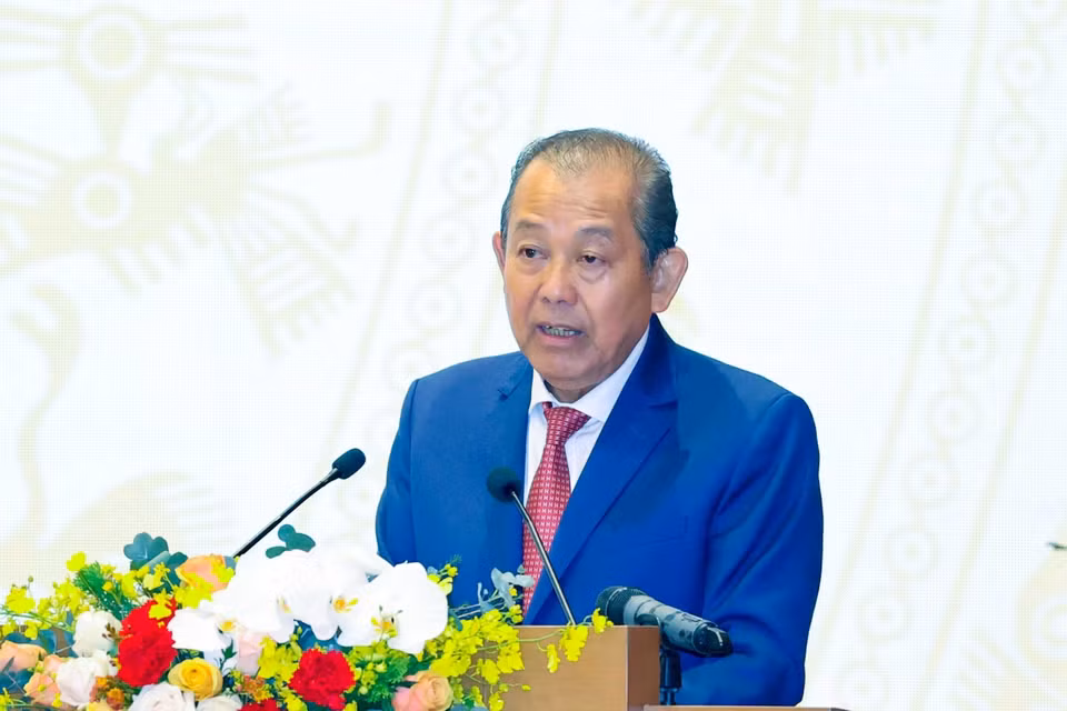  Phó Thủ tướng Thường trực Trương Hòa Bình trình bày báo cáo tóm tắt về tình hình thực hiện kế hoạch phát triển kinh tế-xã hội năm 2020 và 5 năm 2016-2020, dự kiến nhiệm vụ thời gian tới. (Ảnh: Thống Nhất/TTXVN)
