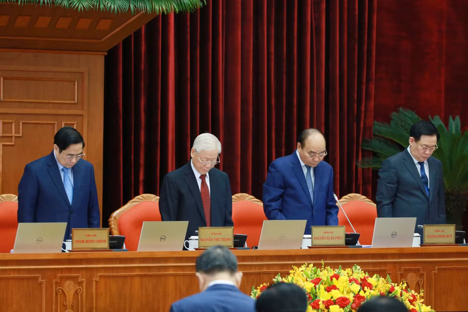 Hội nghị dành phút tưởng niệm đồng bào tử vong, cán bộ, chiến sỹ hy sinh trong công tác phòng, chống dịch COVID-19. (Ảnh: Phương Hoa/TTXVN)
