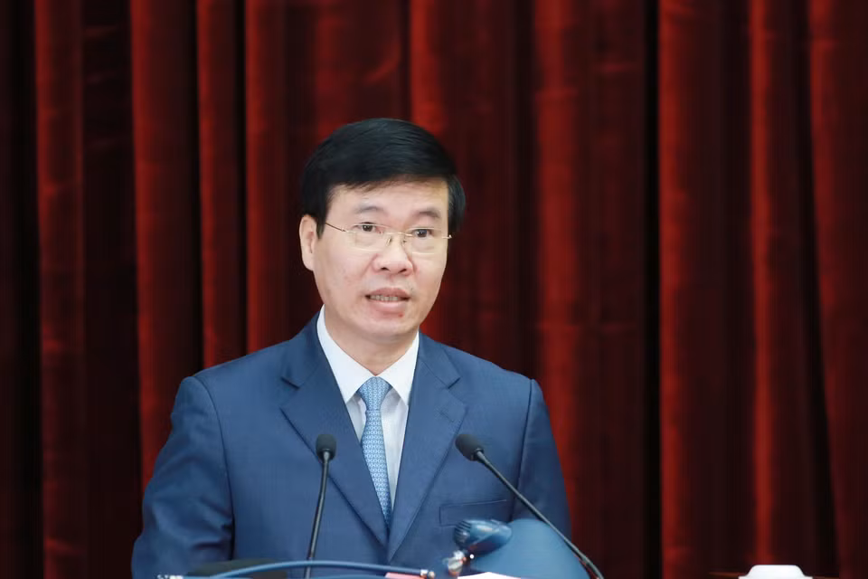 Ông Võ Văn Thưởng, Ủy viên Bộ Chính trị, Thường trực Ban Bí thư báo cáo chương trình hội nghị. (Ảnh: Phương Hoa/TTXVN)