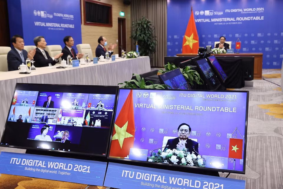 Thủ tướng Phạm Minh Chính dự Hội nghị Bộ trưởng ITU Digital World 2021 tại điểm cầu Hà Nội. (Ảnh: Dương Giang/TTXVN)