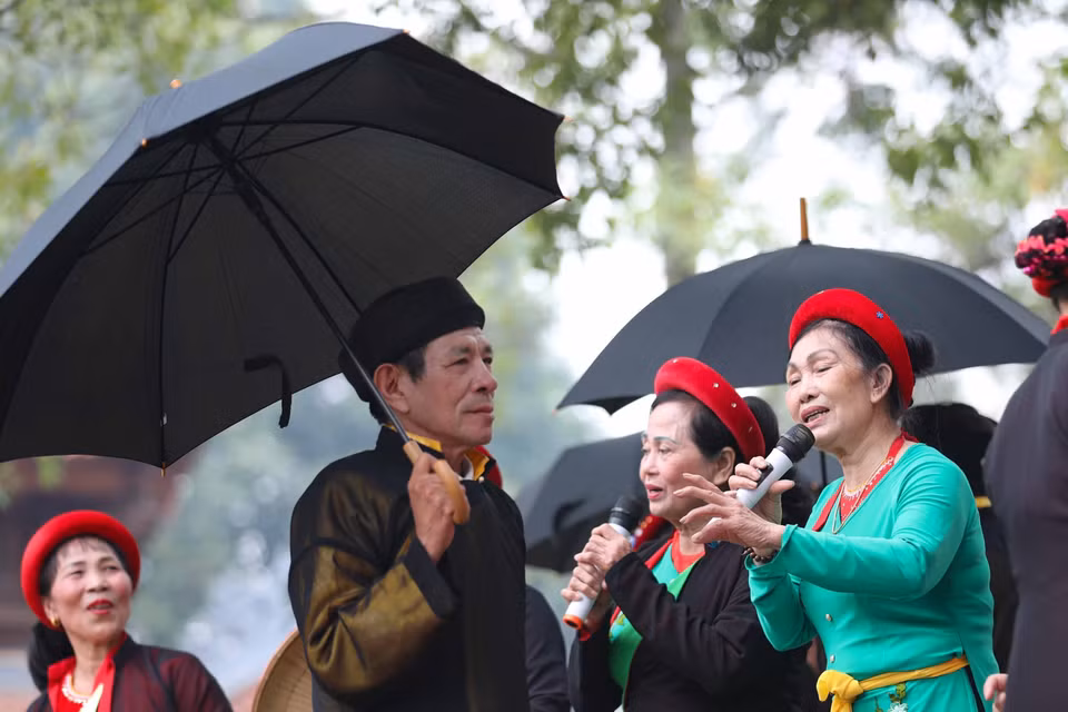 Về với hội Lim là dịp về với một vùng nước non kỳ thú, về với sinh hoạt văn hóa dân gian đặc sắc nhất của Kinh Bắc - Bắc Ninh và tham dự sinh hoạt văn hóa Quan họ - Di sản văn hóa phi vật thể của nhân loại. (Ảnh: Thanh Tùng/TTXVN)