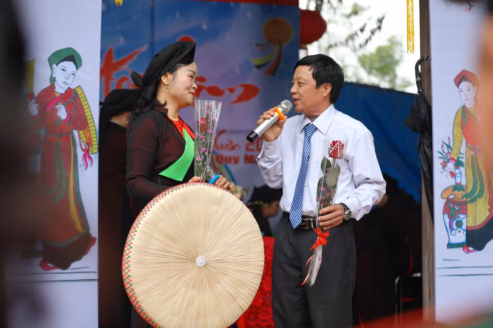 Hội Lim là thời khắc phô diễn rực rỡ và tập trung tinh hoa văn hóa dân tộc Việt trên vùng quê Kinh Bắc nên du khách đã một lần “đi trẩy hội Lim,” hẳn sẽ đến hẹn lại lên. (Ảnh: Thanh Tùng/TTXVN)