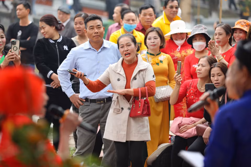 Hội Lim là thời khắc phô diễn rực rỡ và tập trung tinh hoa văn hóa dân tộc Việt trên vùng quê Kinh Bắc nên du khách đã một lần “đi trẩy hội Lim,” hẳn sẽ đến hẹn lại lên. (Ảnh: Thanh Tùng/TTXVN)