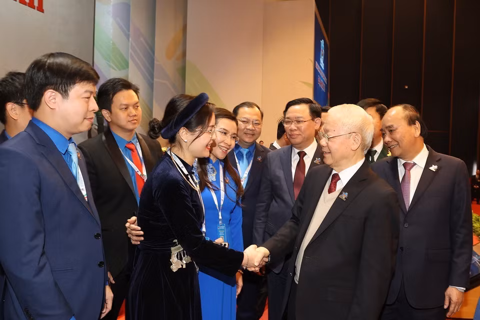 Tổng Bí thư Nguyễn Phú Trọng cùng các lãnh đạo Đảng, Nhà nước với các đại biểu dự đại hội. (Ảnh: Trí Dũng/TTXVN)