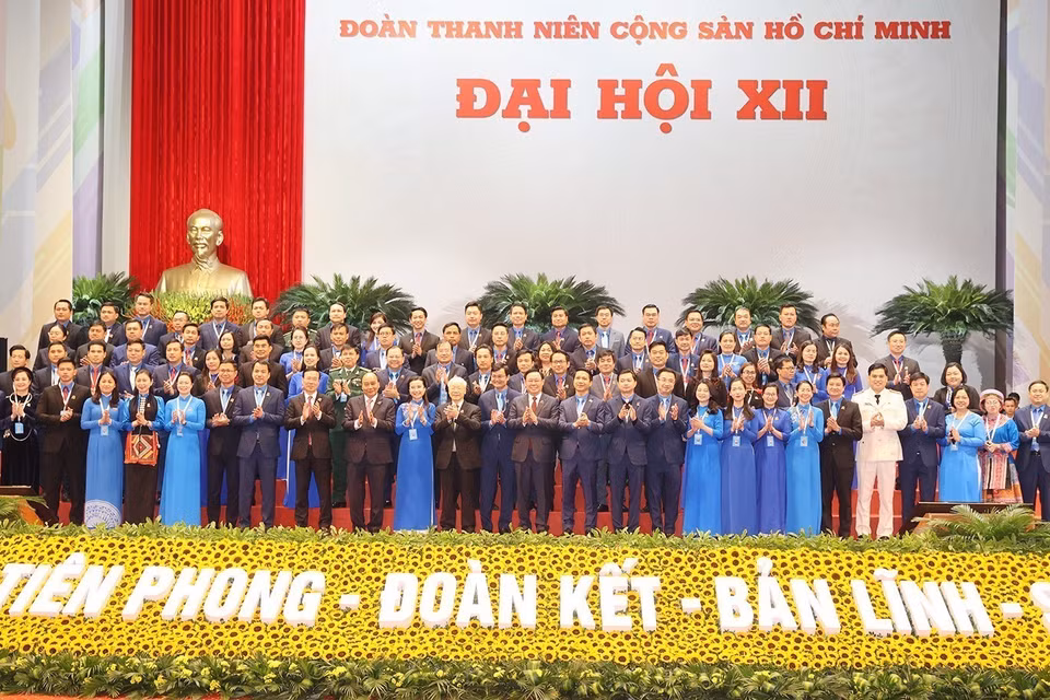 Tổng Bí thư Nguyễn Phú Trọng cùng các lãnh đạo Đảng, Nhà nước với các đại biểu dự đại hội. (Ảnh: Trí Dũng/TTXVN)