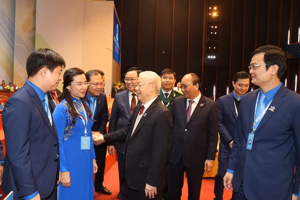 Tổng Bí thư Nguyễn Phú Trọng cùng các lãnh đạo Đảng, Nhà nước với các đại biểu dự đại hội. (Ảnh: Trí Dũng/TTXVN)