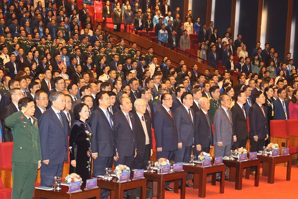 Các vị lãnh đạo, nguyên lãnh đạo Đảng, Nhà nước cùng các đại biểu dự đại hội. (Ảnh: Trí Dũng/TTXVN)