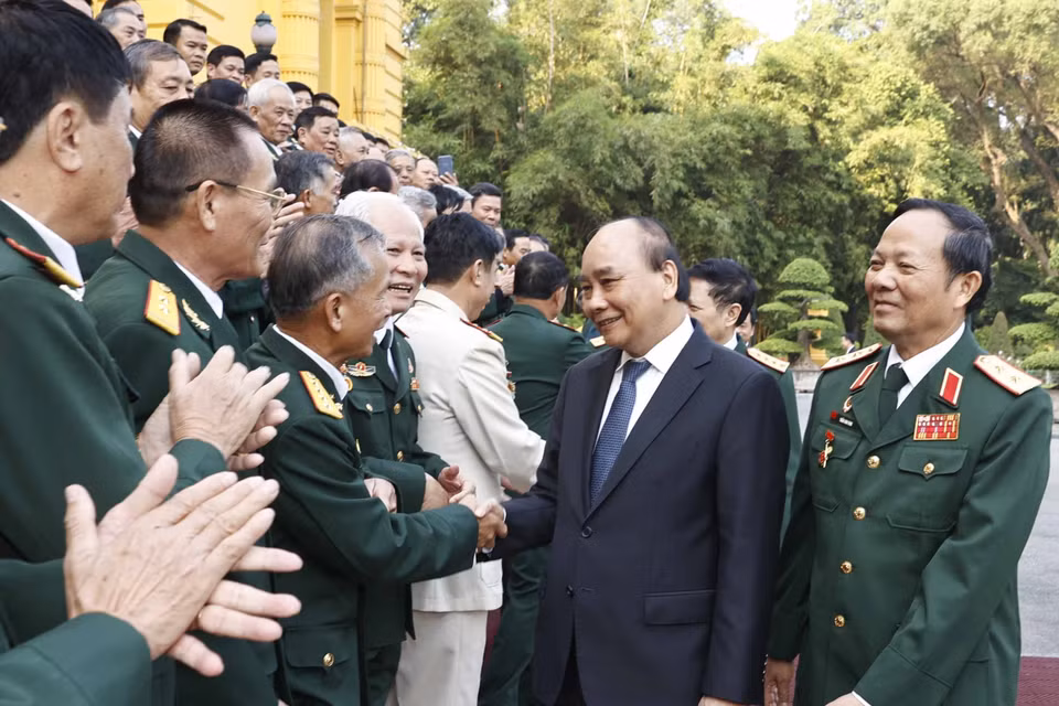 Chủ tịch nước với các cựu chiến binh Sư đoàn 341. (Ảnh: Thống Nhất/TTXVN)