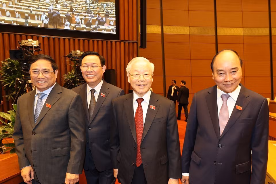 Tổng Bí thư Nguyễn Phú Trọng, Chủ tịch nước Nguyễn Xuân Phúc, Thủ tướng Chính phủ Phạm Minh Chính, Chủ tịch Quốc hội Vương Đình Huệ dự bế mạc Kỳ họp thứ tư, Quốc hội khóa XV. (Ảnh: Trí Dũng/TTXVN)