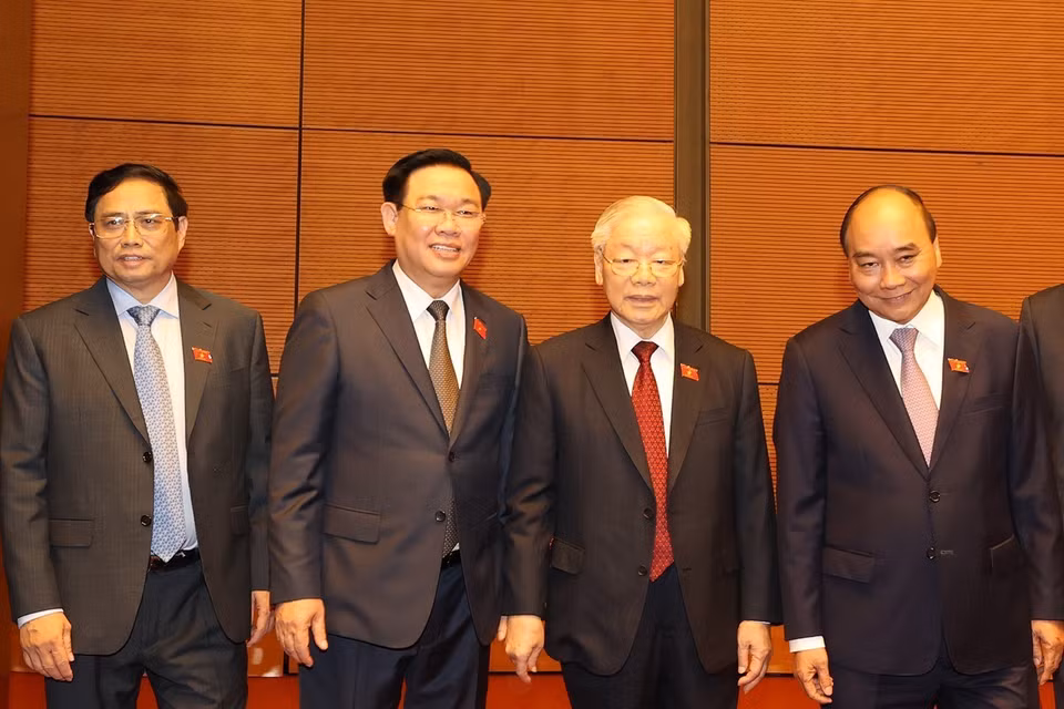 Tổng Bí thư Nguyễn Phú Trọng, Chủ tịch nước Nguyễn Xuân Phúc, Thủ tướng Chính phủ Phạm Minh Chính, Chủ tịch Quốc hội Vương Đình Huệ dự bế mạc Kỳ họp thứ tư, Quốc hội khóa XV. (Ảnh: Trí Dũng/TTXVN)