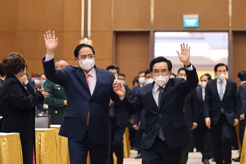 Hình ảnh Thủ tướng Phạm Minh Chính và Thủ tướng Lào Phankham Viphavanh đến dự buổi gặp gỡ. (Ảnh: Dương Giang/TTXVN)