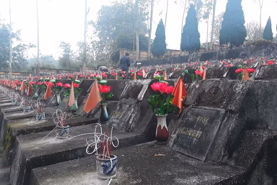 Nghĩa trang Liệt sỹ Quốc gia Vị Xuyên (Hà Giang), có 1.782 anh hùng liệt sỹ và một mộ tập thể, trong đó có hơn 1.500 liệt sỹ đã anh dũng chiến đấu, hy sinh trong cuộc chiến bảo vệ biên giới phía Bắc của Tổ quốc. (Ảnh: Nguyễn Chiến/TTXVN)