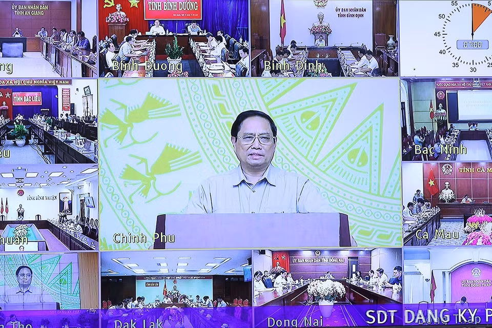 Thủ tướng Phạm Minh Chính chủ trì họp Ban Chỉ đạo Nhà nước về các dự án giao thông trọng điểm quốc gia tại điểm cầu trụ sở Chính phủ. (Ảnh: Dương Giang/TTXVN)